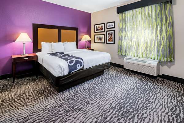 Suite - La Quinta Inn & Suites Bedford