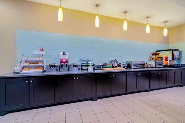  - La Quinta Inn & Suites Bedford