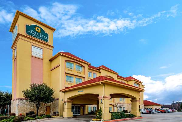 Exterior view - La Quinta Inn & Suites Bedford
