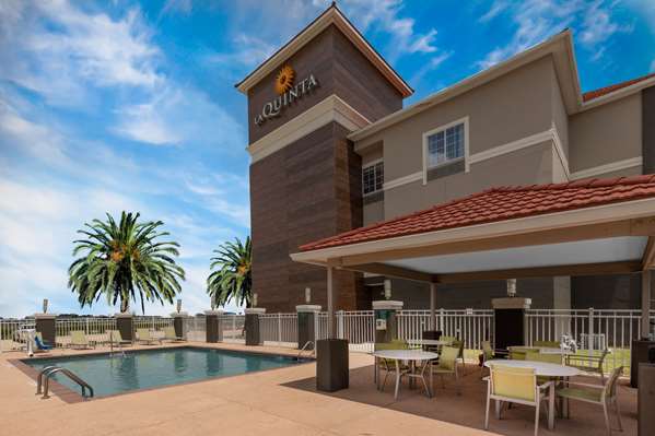 Pool - La Quinta Inn & Suites Port Lavaca
