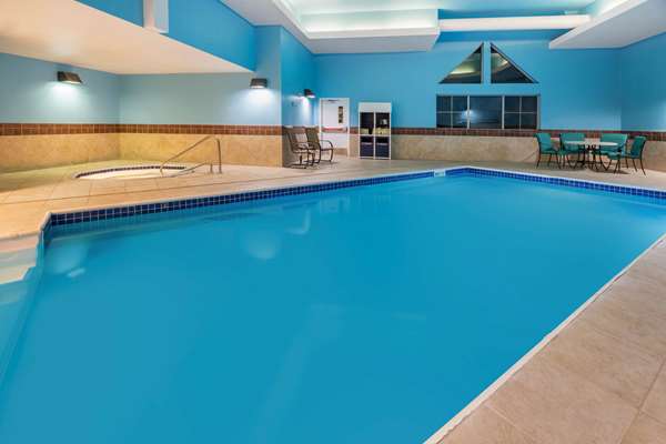 Pool - La Quinta Inn & Suites Bozeman - I-90, Exit 306