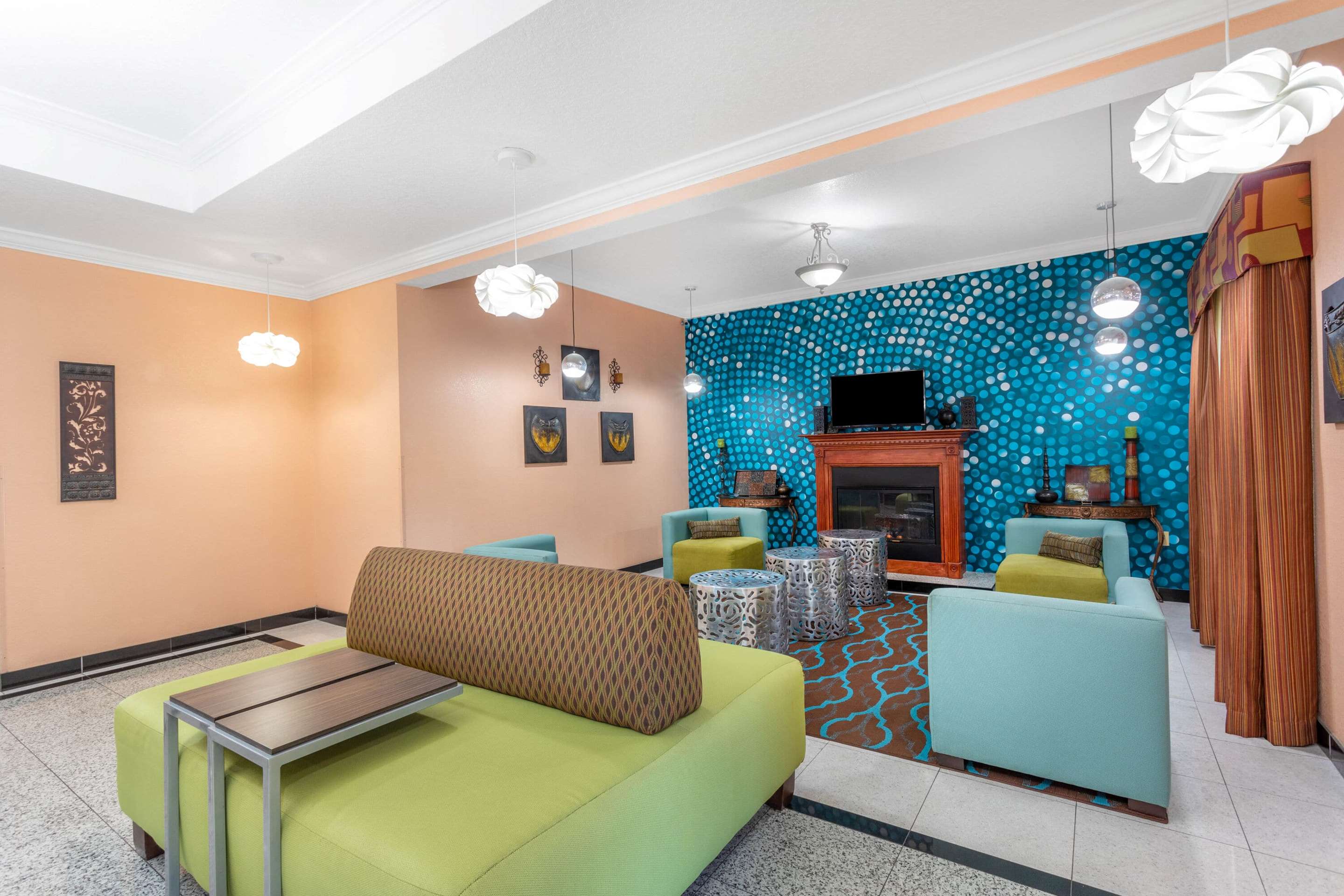 Lobby | La Quinta Inn & Suites by Wyndham St. Augustine