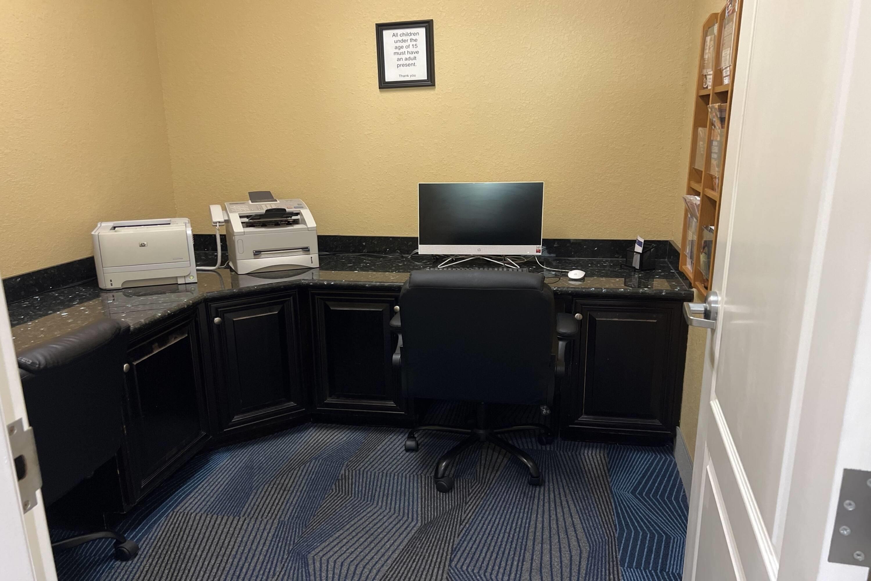 Business Center | La Quinta Inn & Suites by Wyndham Vicksburg