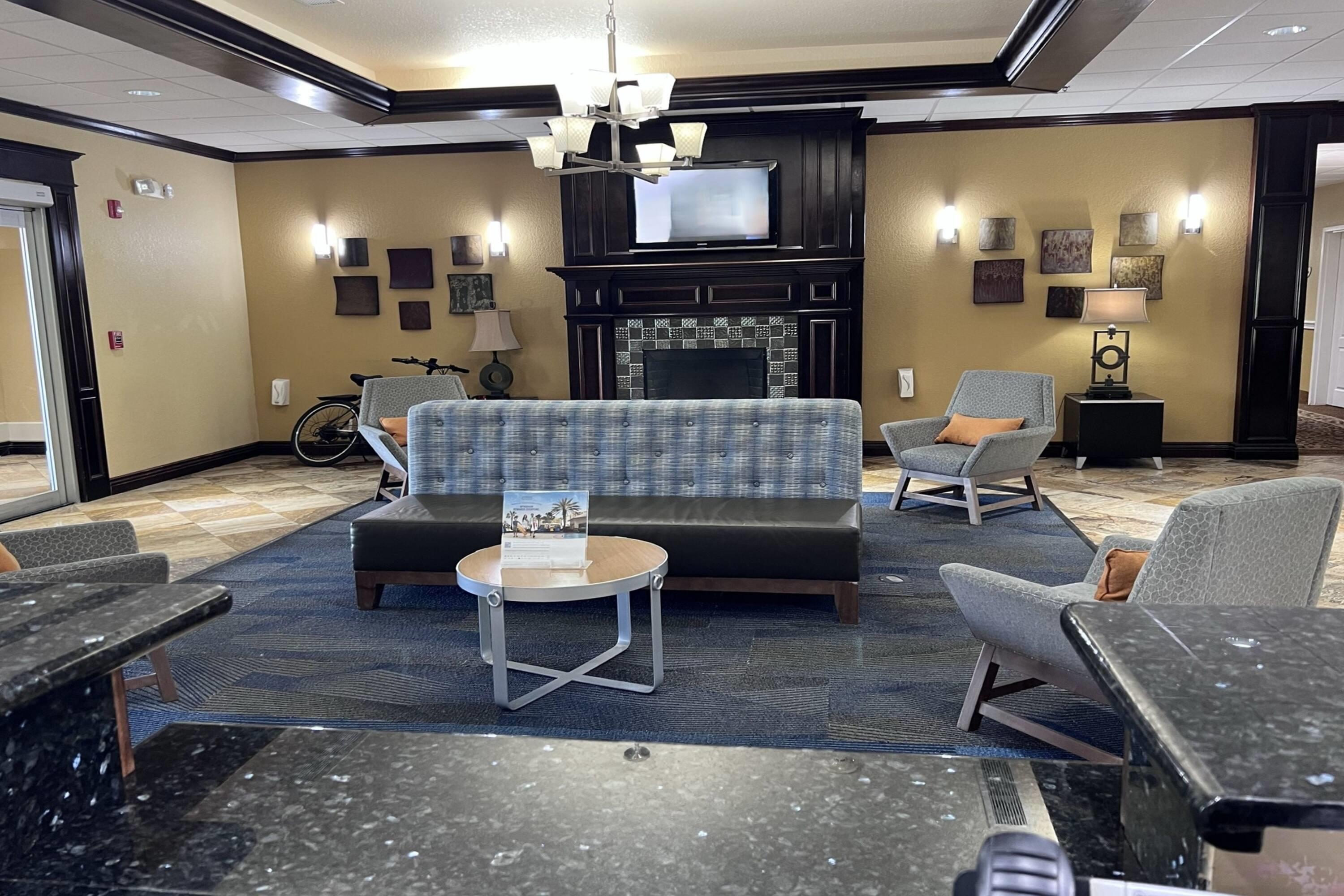 Lobby | La Quinta Inn & Suites by Wyndham Vicksburg