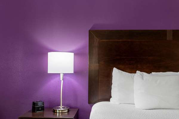  - La Quinta Inn & Suites Madison - I-565, Exit 9