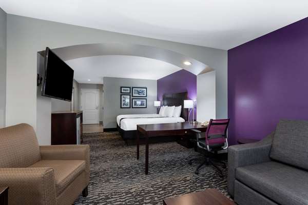Suite - La Quinta Inn & Suites Madison - I-565, Exit 9