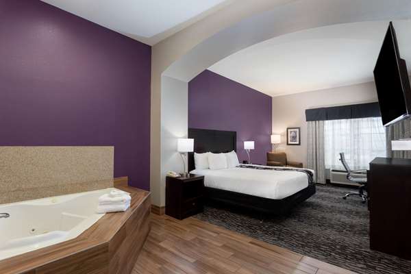 Suite - La Quinta Inn & Suites Madison - I-565, Exit 9