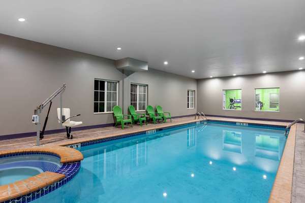 Pool - La Quinta Inn & Suites Madison - I-565, Exit 9