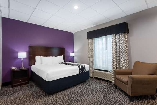 Suite - La Quinta Inn & Suites Madison - I-565, Exit 9