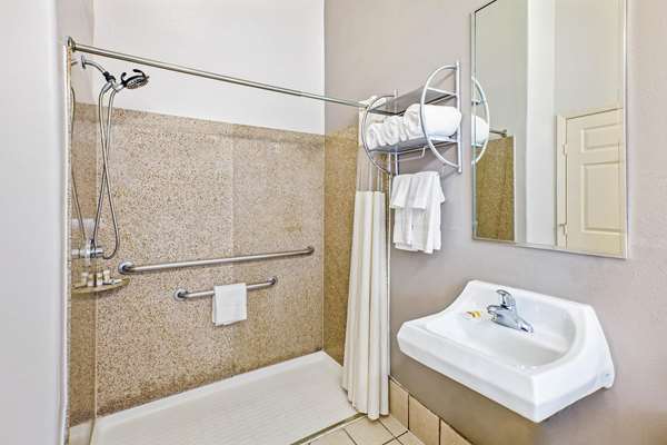  - La Quinta Inn & Suites Deer Park
