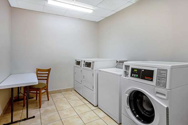 Amenities - La Quinta Inn & Suites Deer Park