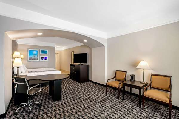  - La Quinta Inn & Suites Deer Park