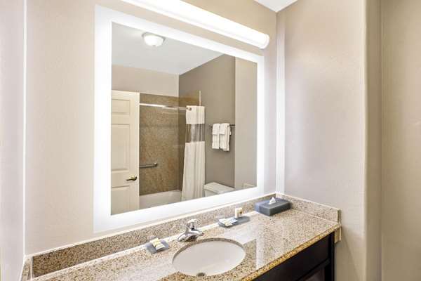  - La Quinta Inn & Suites Deer Park
