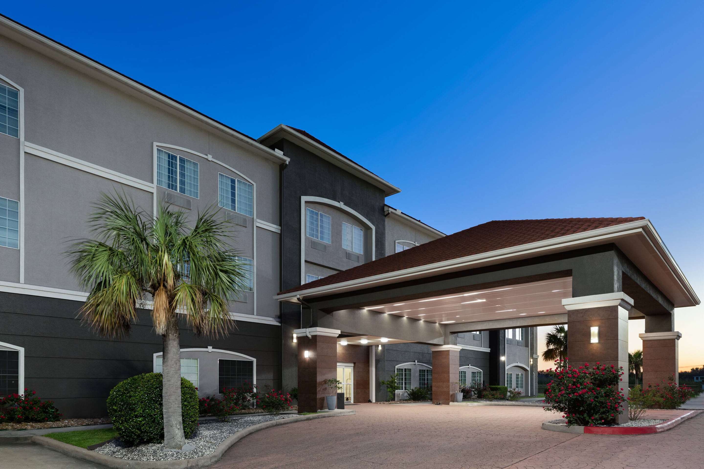 Exterior | La Quinta Inn & Suites by Wyndham Deer Park