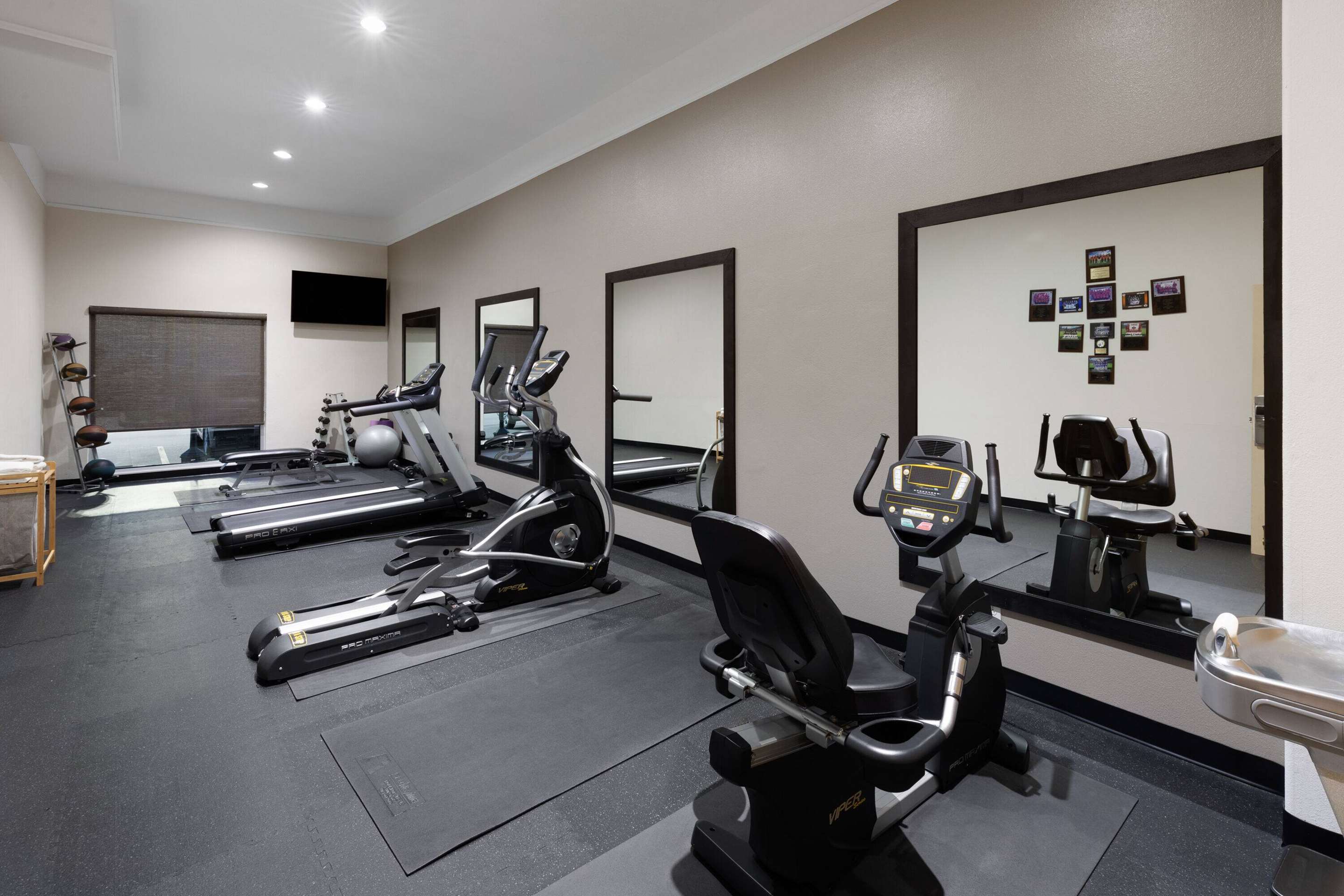 Health club fitness center gym | La Quinta Inn & Suites by Wyndham Deer Park