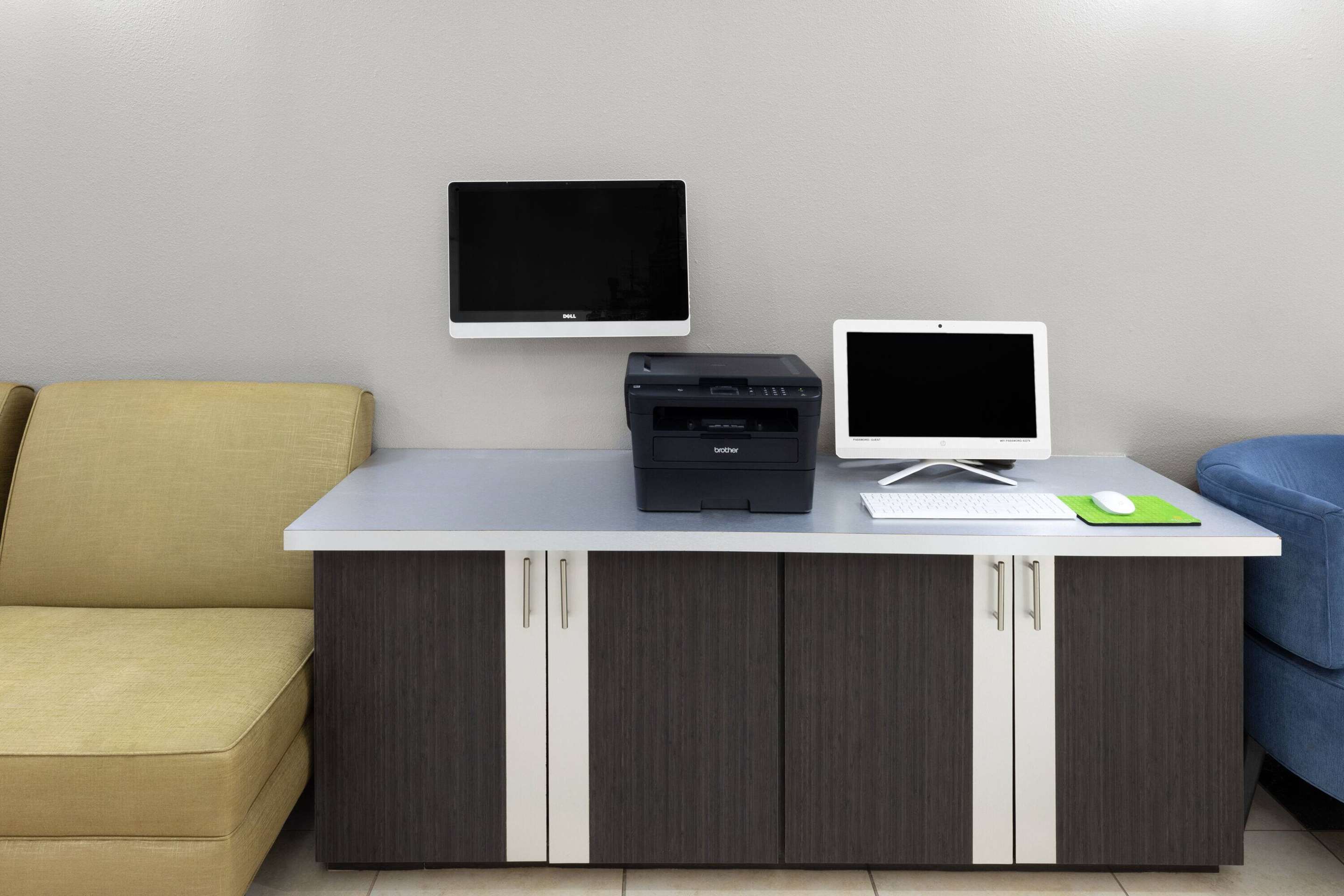 Business Center | La Quinta Inn & Suites by Wyndham Deer Park