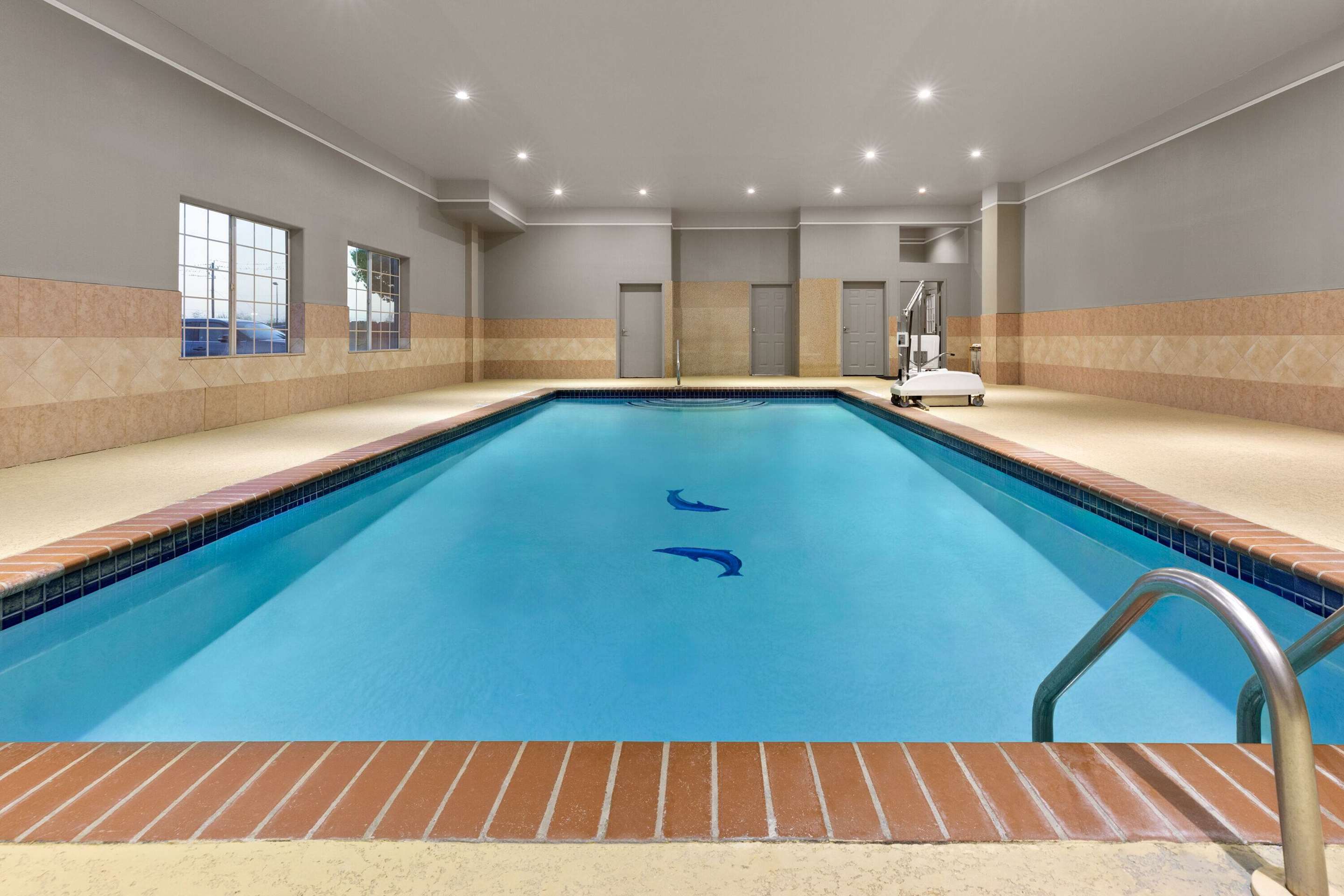 Pool - indoor | La Quinta Inn & Suites by Wyndham Deer Park