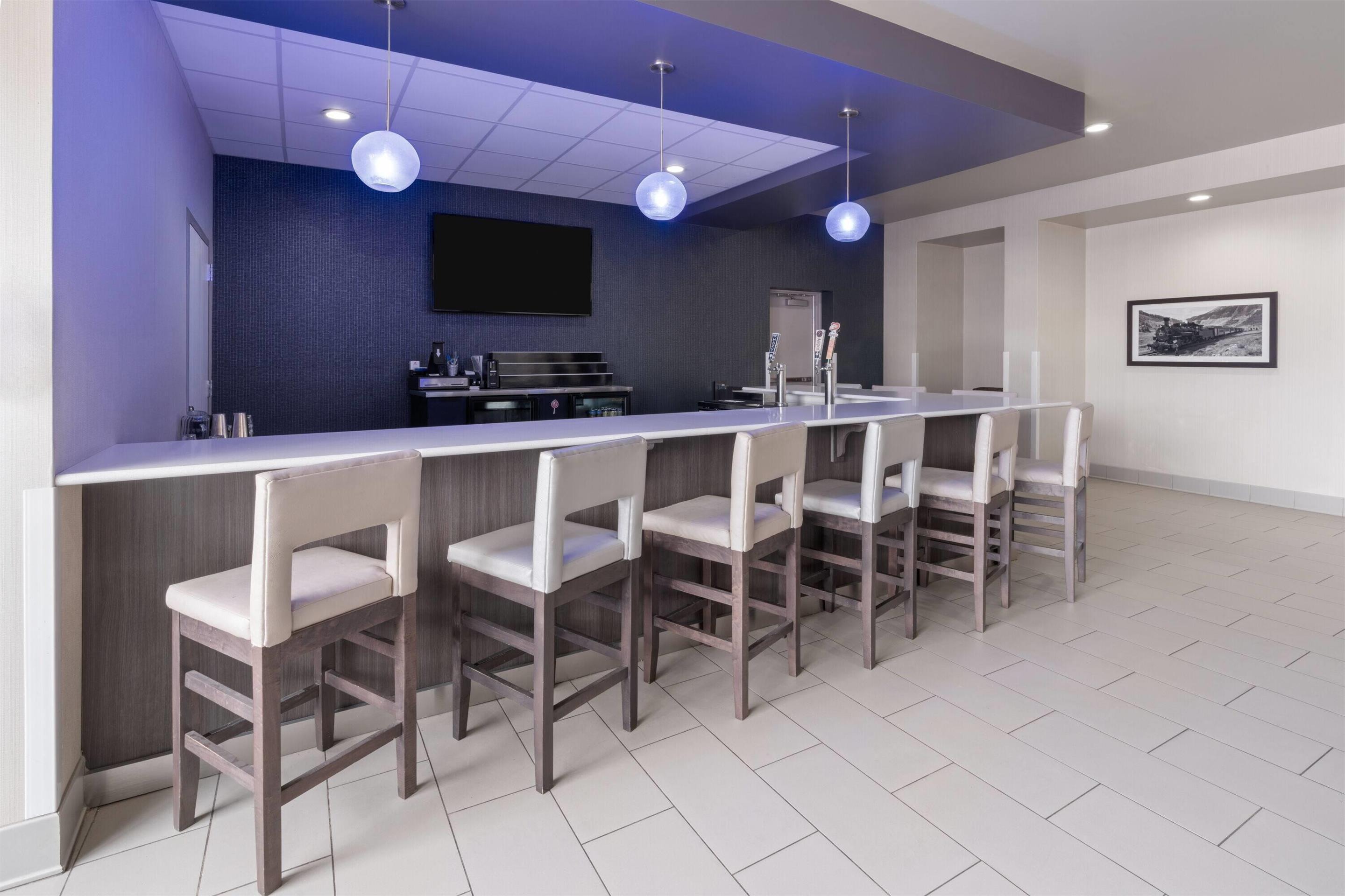 BarLounge | La Quinta Inn by Wyndham Fort Collins