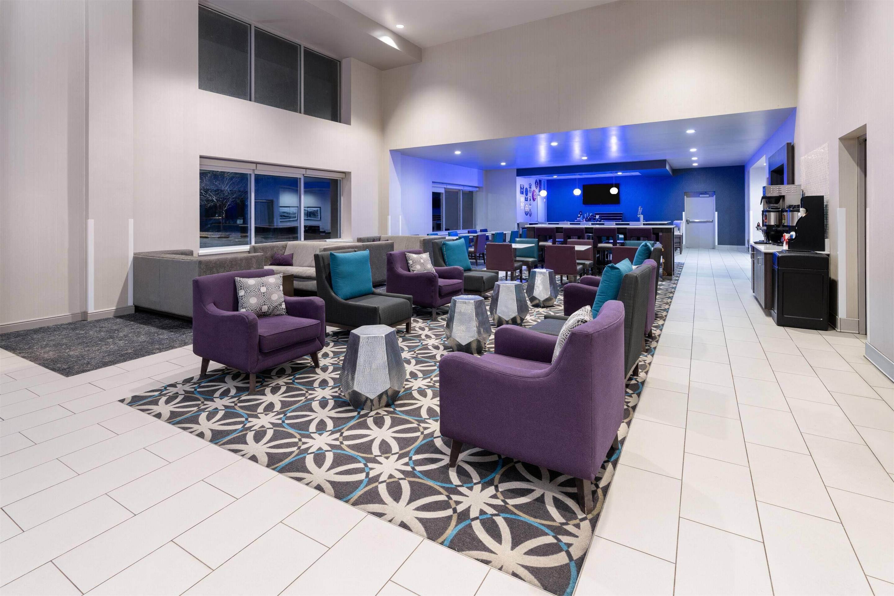 Lobby | La Quinta Inn by Wyndham Fort Collins