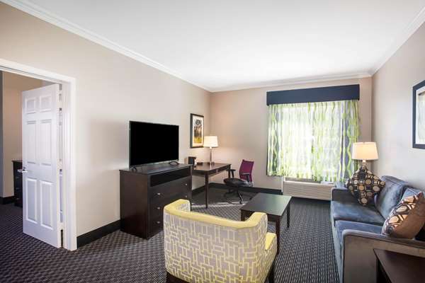 Suite - La Quinta Inn & Suites Columbus - I-10, Exit 696