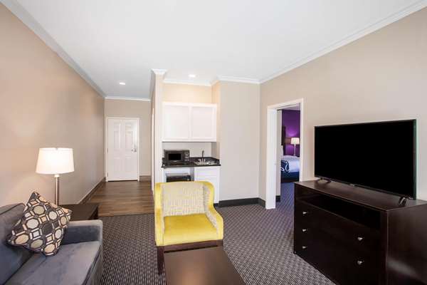 Suite - La Quinta Inn & Suites Columbus - I-10, Exit 696