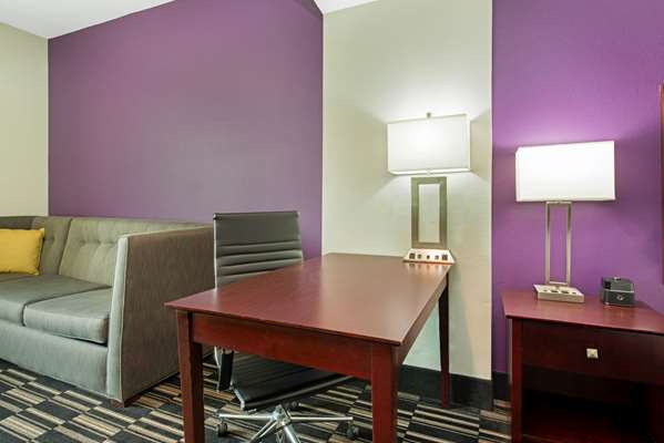  - La Quinta Inn & Suites Bridge City