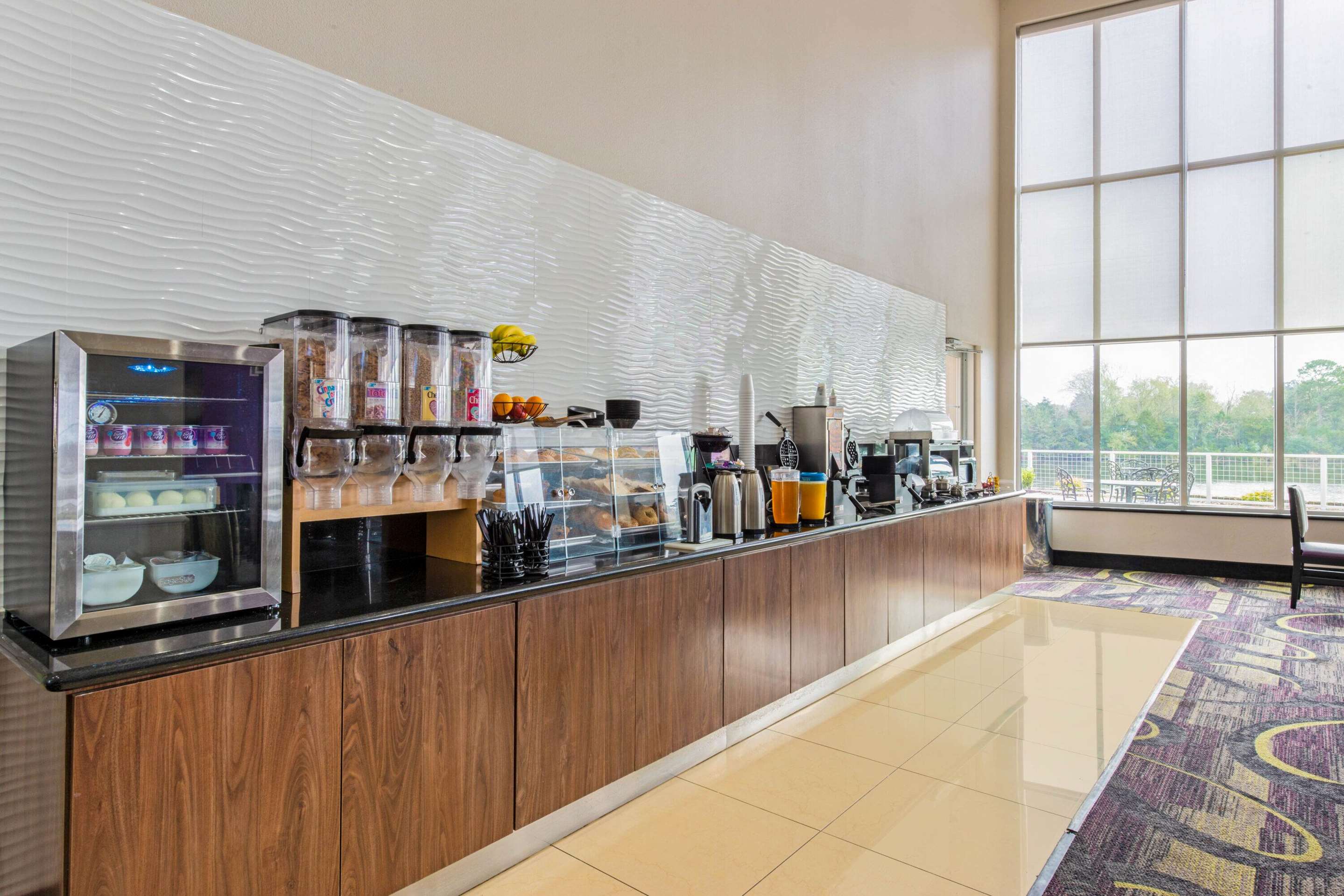 Property amenity | La Quinta Inn & Suites by Wyndham Bridge City