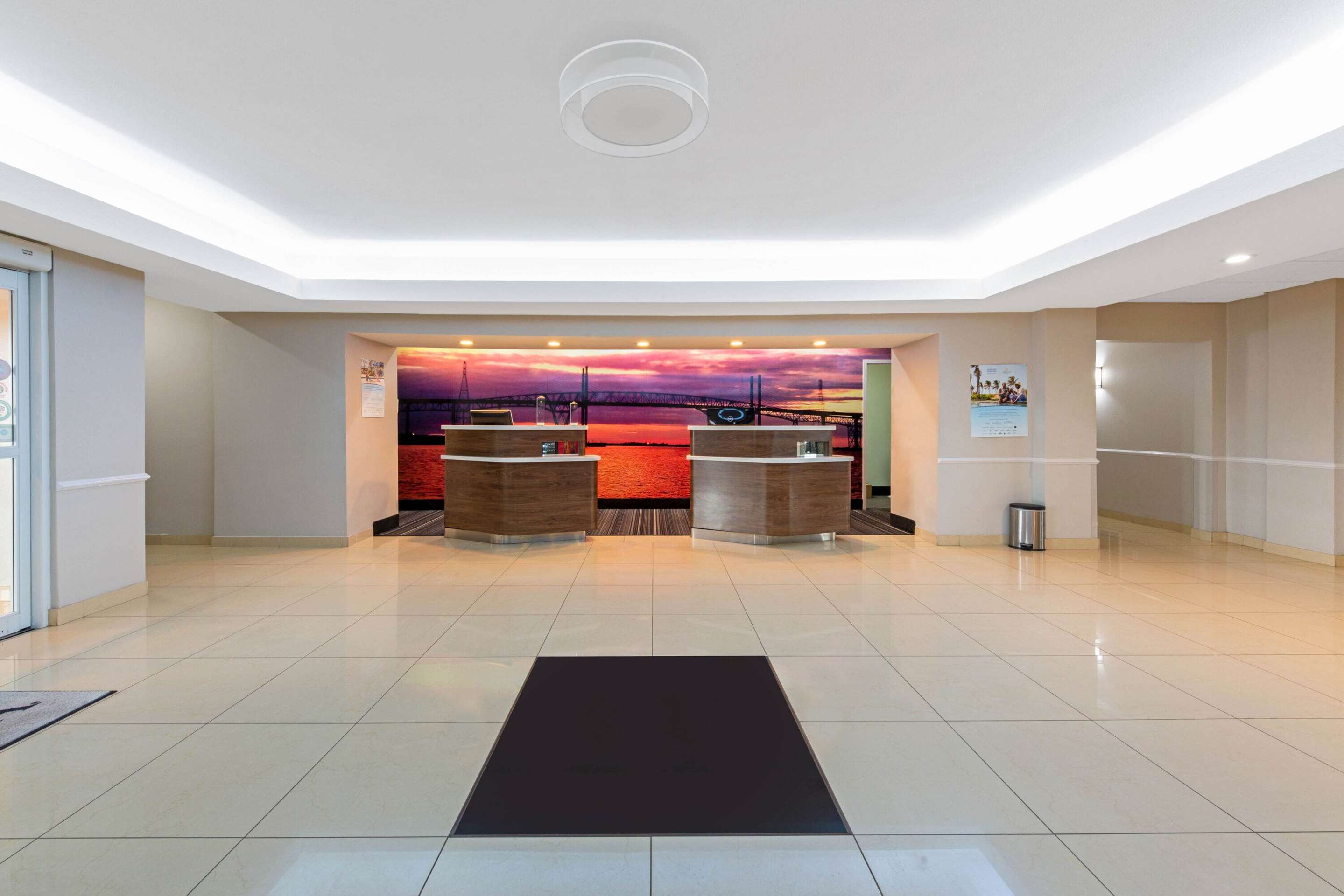 Exterior | La Quinta Inn & Suites by Wyndham Bridge City