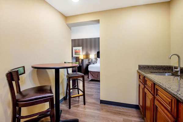 Suite - La Quinta Inn & Suites Edgewood - I-95, Exit 77