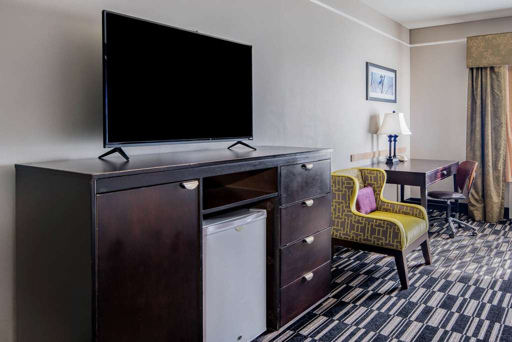 LA QUINTA INN STE ALAMO MCALLEN E-guestroom-Guest Room,On-Site.jpg