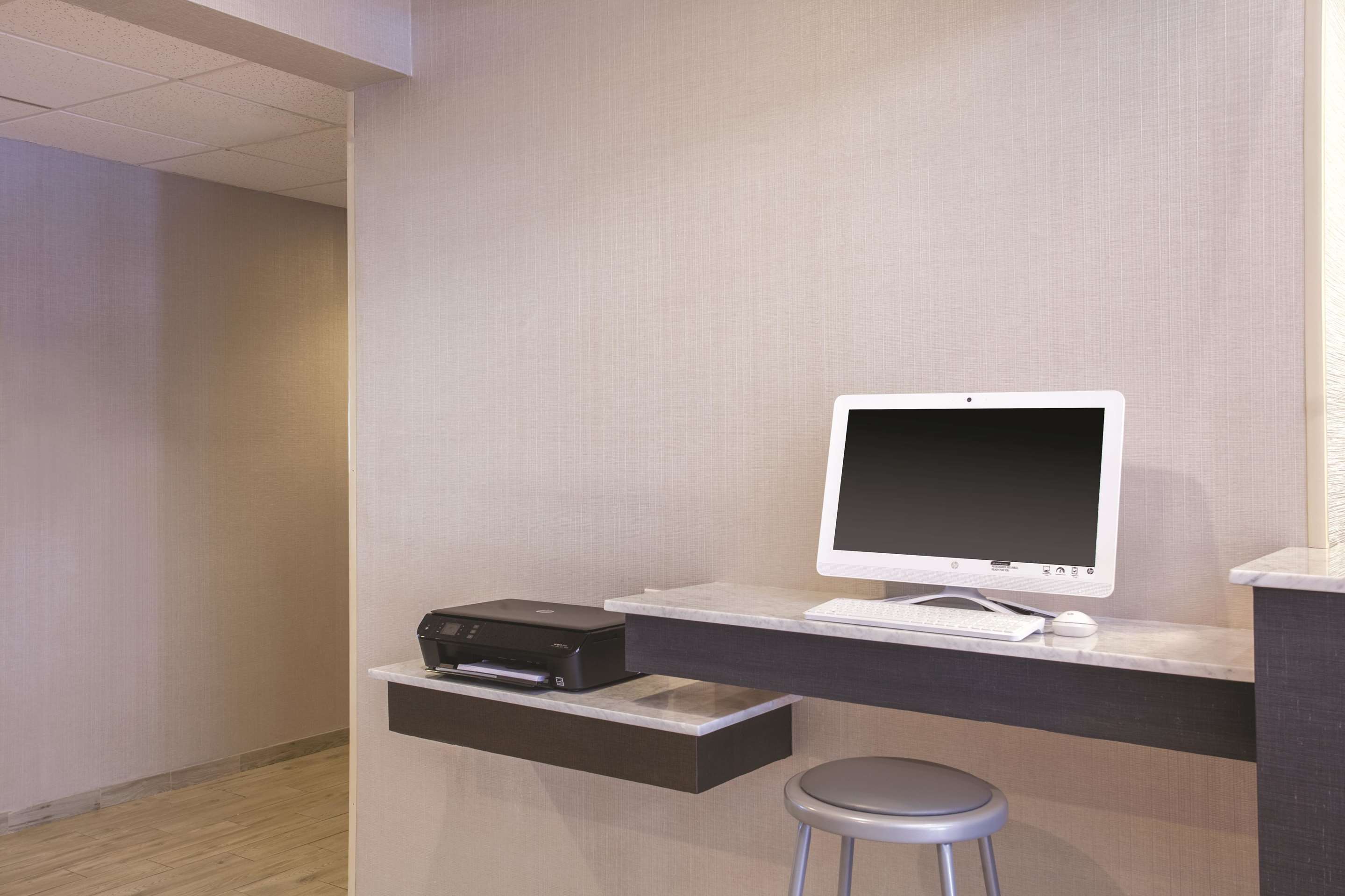 Business Center | La Quinta Inn by Wyndham Richmond South