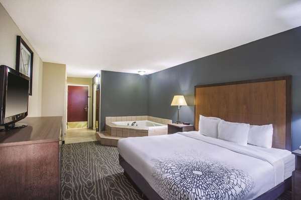 Suite - La Quinta Inn South Richmond - I-95, Exit 64