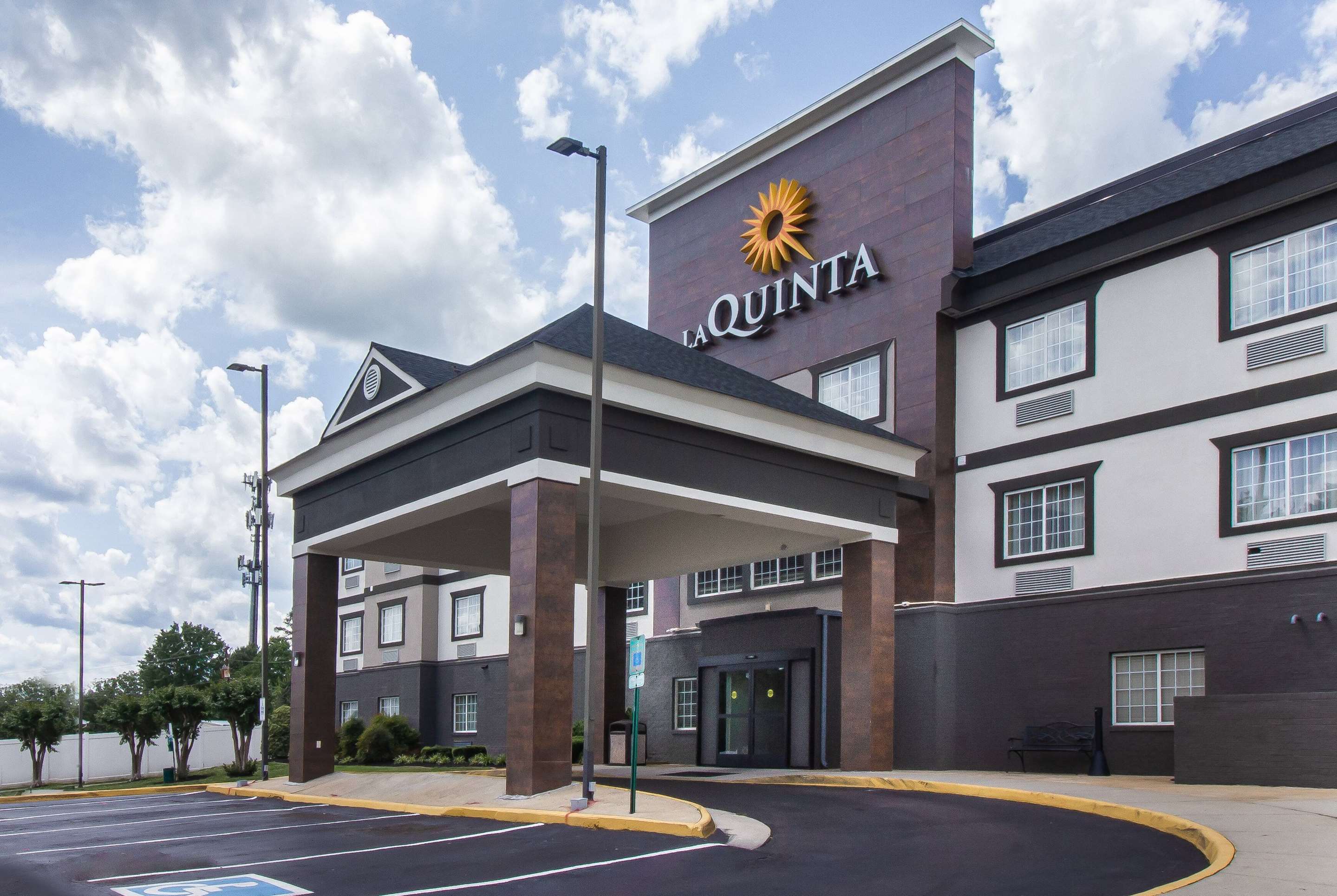 Exterior | La Quinta Inn by Wyndham Richmond South