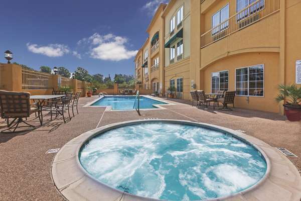 Pool - La Quinta Inn & Suites Livingston