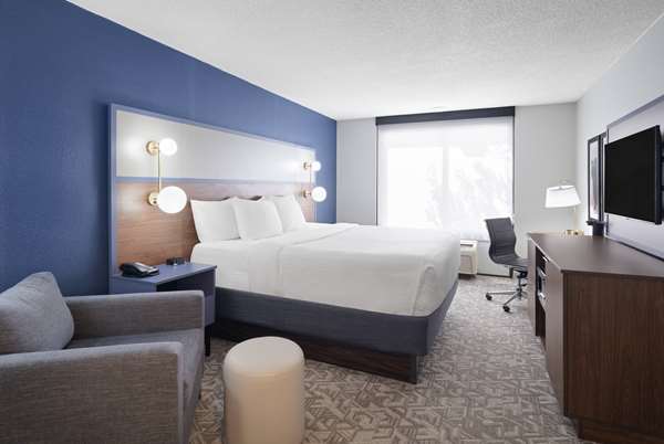 1 King Bed, Non Smoking
