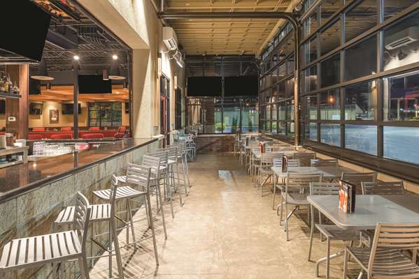 Restaurant - La Quinta Inn & Suites Joplin - I-44, Exit 8