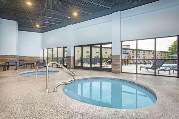 Pool - La Quinta Inn & Suites Joplin - I-44, Exit 8