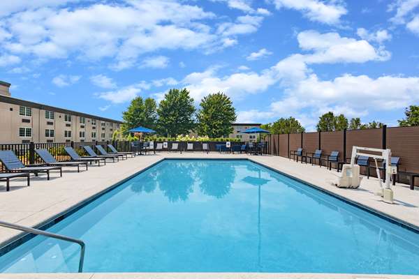 Pool - La Quinta Inn & Suites Joplin - I-44, Exit 8