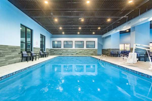 Pool - La Quinta Inn & Suites Joplin - I-44, Exit 8