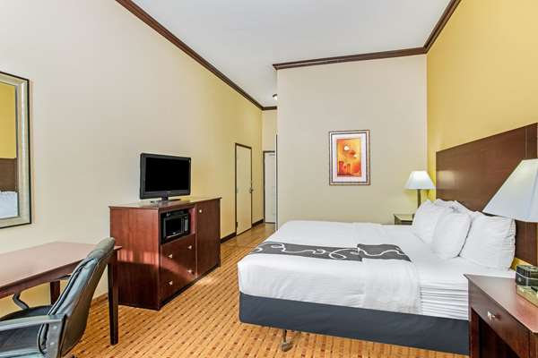  - La Quinta Inn & Suites Ennis - I-45, Exit 251