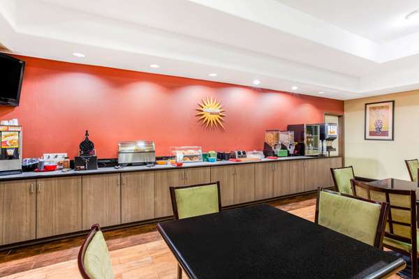 Amenities - La Quinta Inn & Suites Ennis - I-45, Exit 251