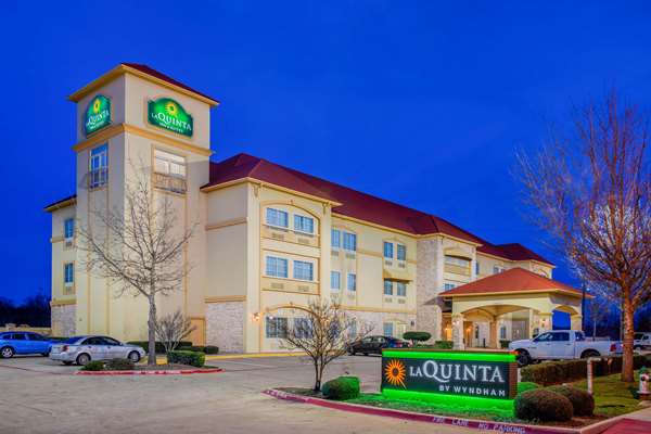 Exterior view - La Quinta Inn & Suites Ennis - I-45, Exit 251