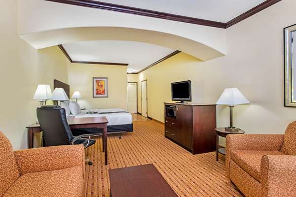 Suite - La Quinta Inn & Suites Ennis - I-45, Exit 251