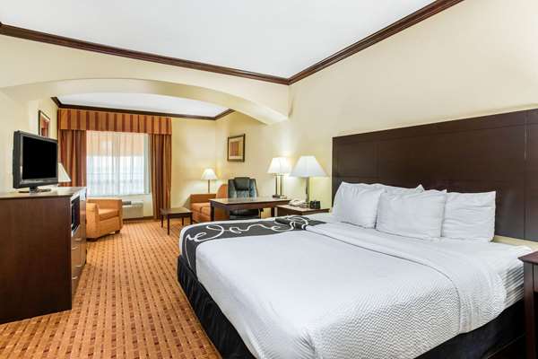 Suite - La Quinta Inn & Suites Ennis - I-45, Exit 251