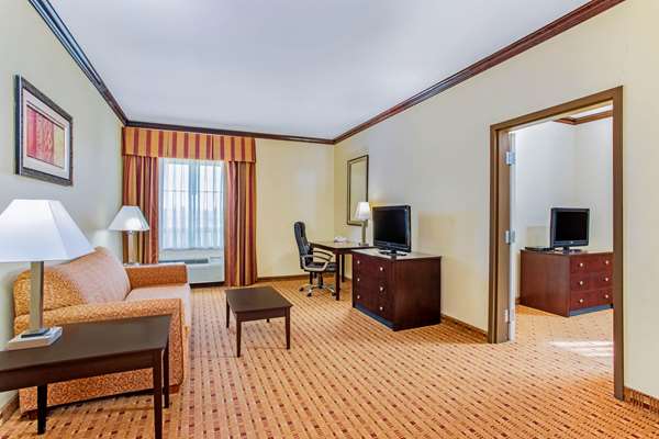 Suite - La Quinta Inn & Suites Ennis - I-45, Exit 251