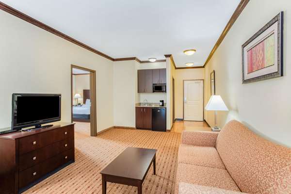 Suite - La Quinta Inn & Suites Ennis - I-45, Exit 251