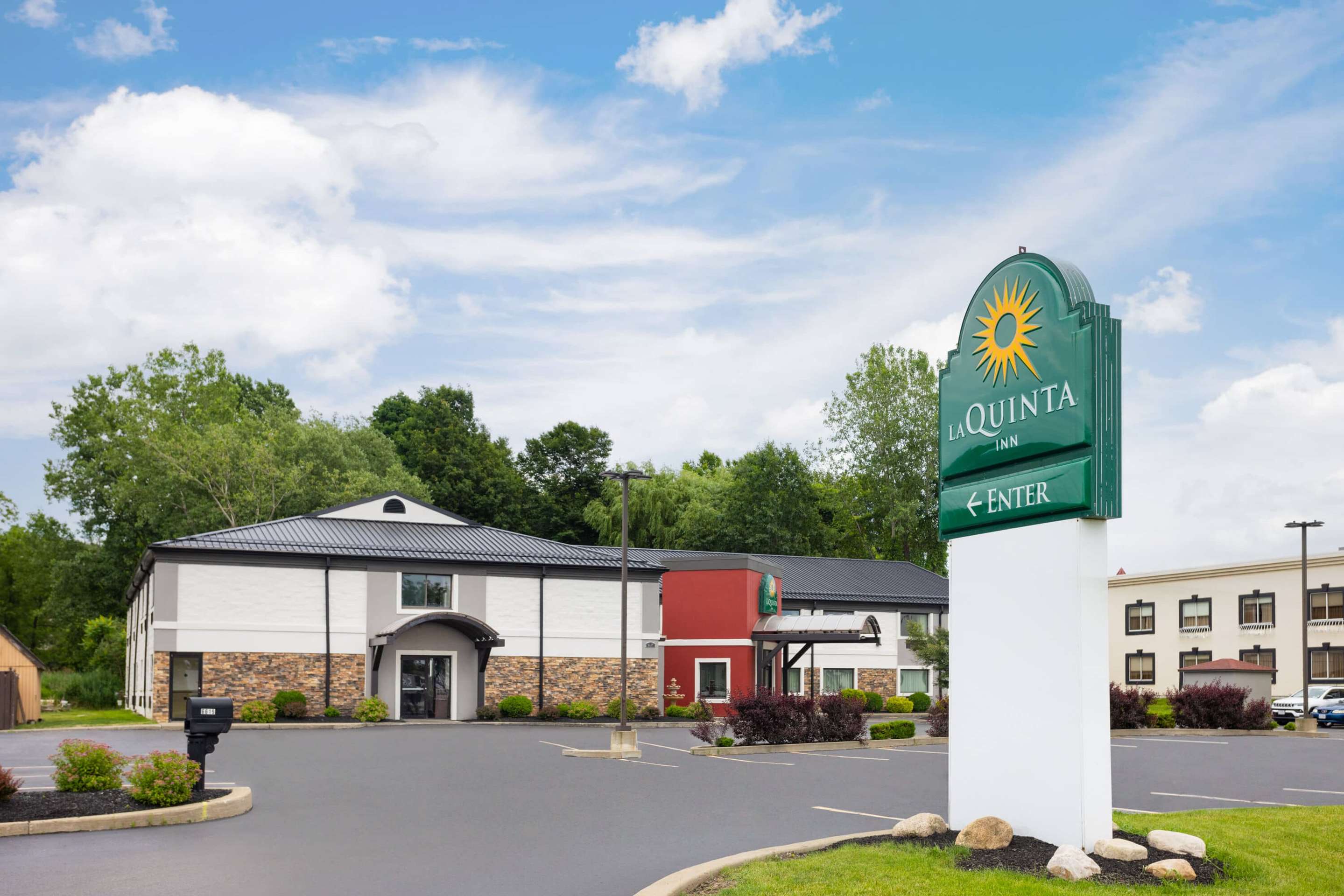 Exterior | La Quinta Inn by Wyndham Buffalo Airport