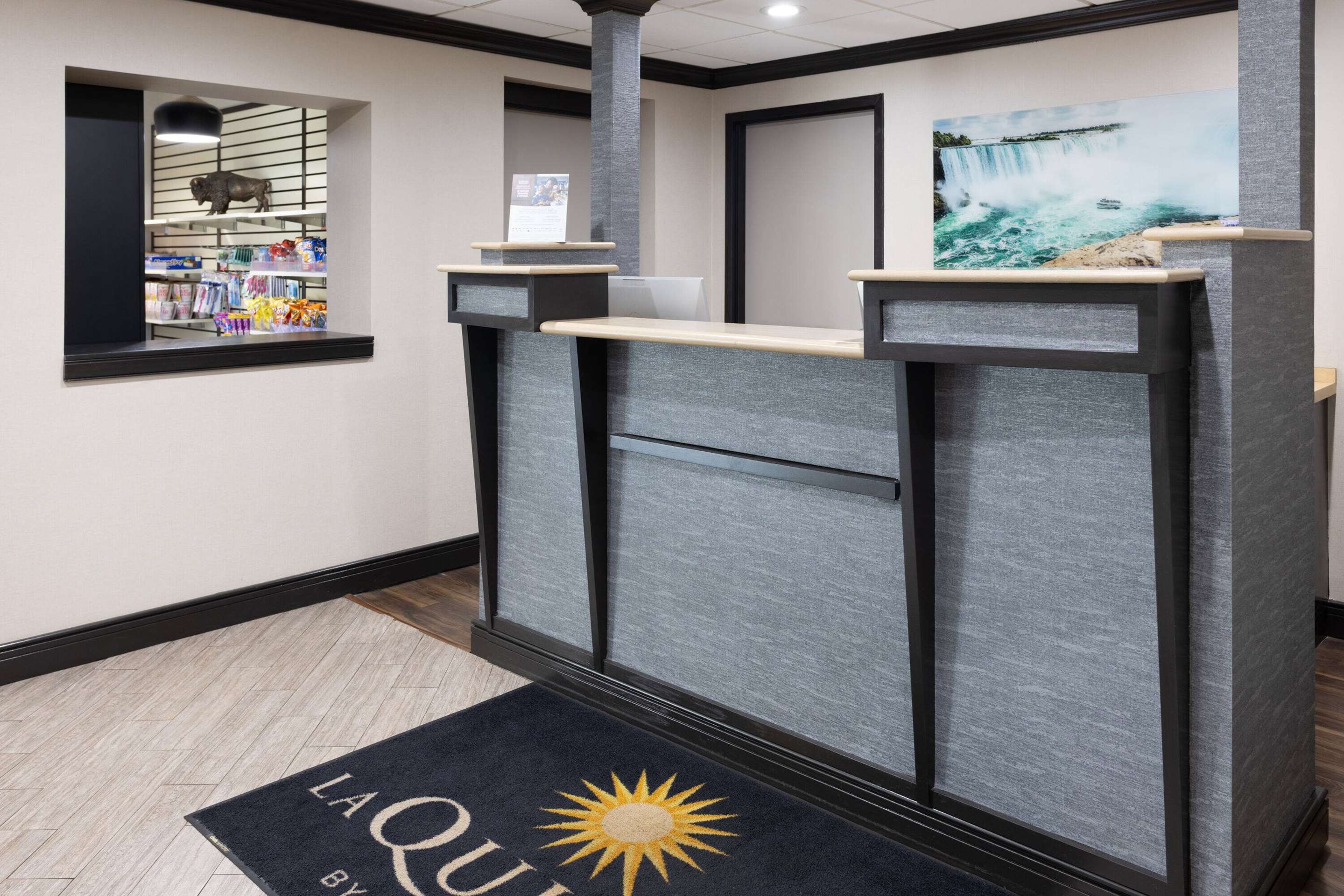 Reception | La Quinta Inn by Wyndham Buffalo Airport