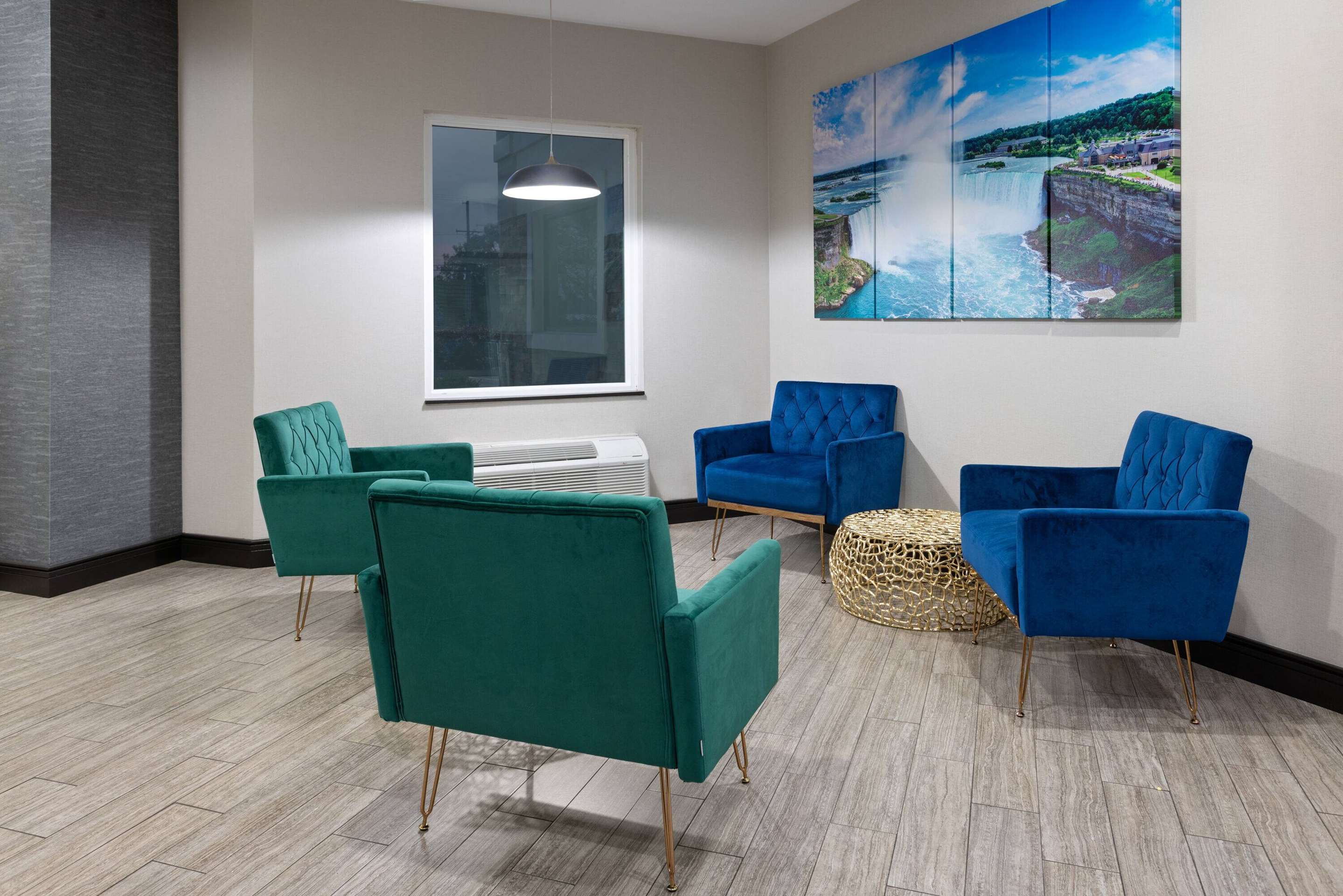 Lobby | La Quinta Inn by Wyndham Buffalo Airport