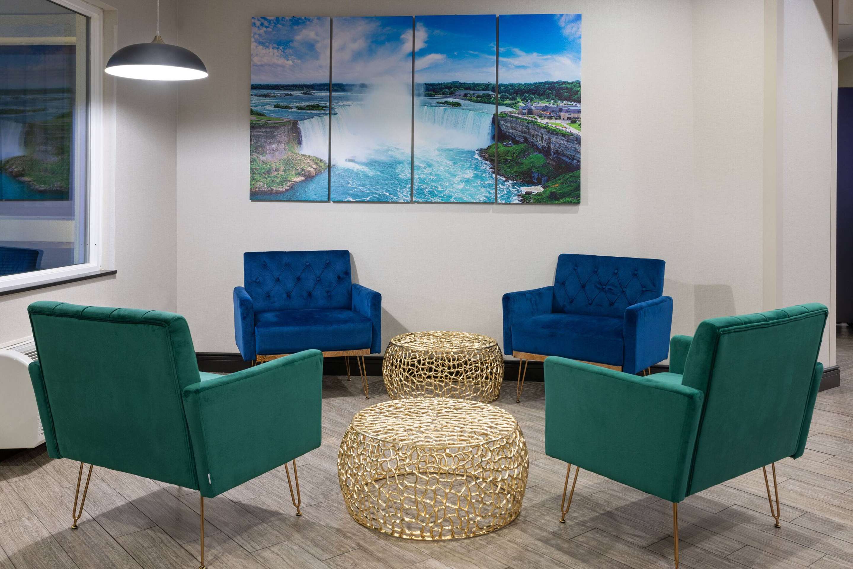 Lobby | La Quinta Inn by Wyndham Buffalo Airport